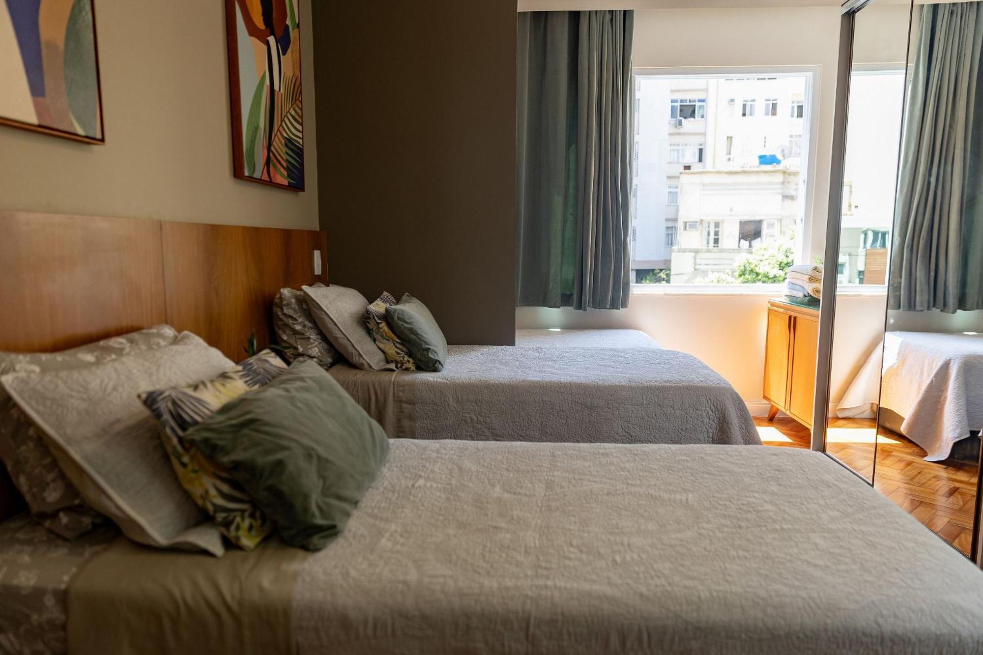 Moderno Em Copacabana, A 100m Da *